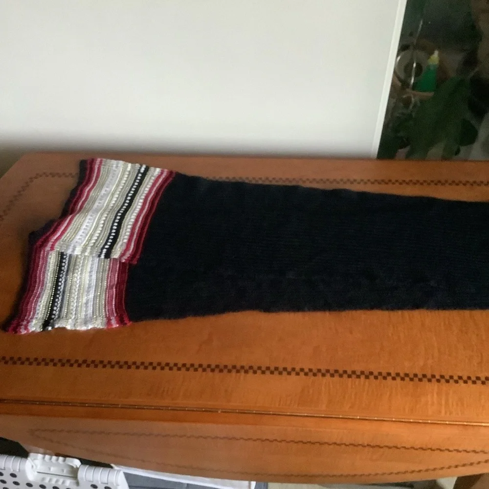 Fownes NWT Black Rectangular Winter Scarf with Striped Ends